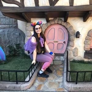 Meet your Posher, Rena